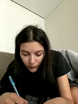 Snapshot of little_belucci chatting on October 17, 2025, 7:00 am little belucci online show from October 17, 2025, 7:00 am