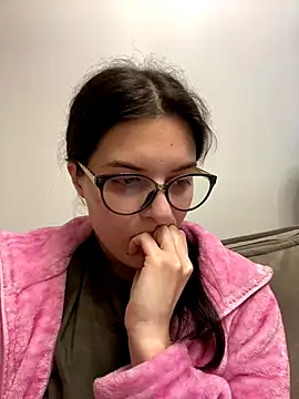 Snapshot of little_belucci chatting on October 19, 2025, 1:23 pm little belucci online show from October 19, 2025, 1:23 pm
