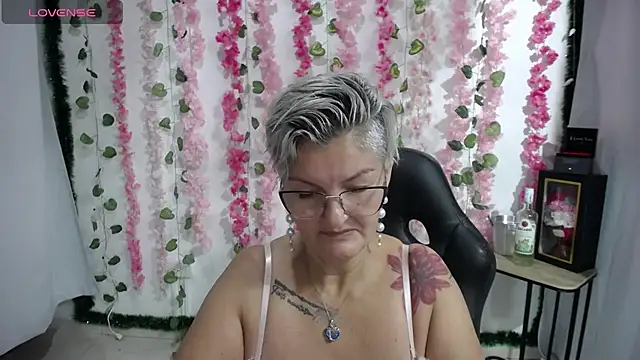 Snapshot of bety-cum2 chatting on February 14, 2025, 9:24 am bety-cum2 online show from February 14, 2025, 9:24 am