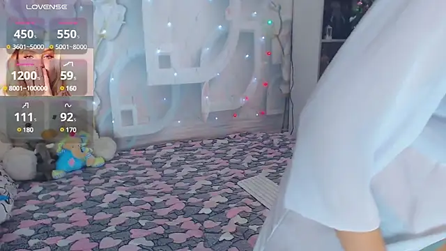 mooncandygirl online show from January 3, 2025, 9:25 am