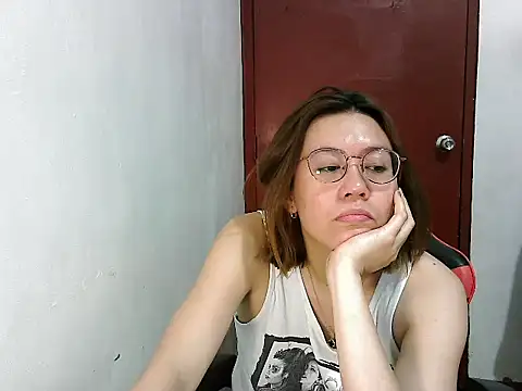 Snapshot of crizzybel chatting on February 14, 2025, 2:39 am crizzybel online show from February 14, 2025, 2:39 am