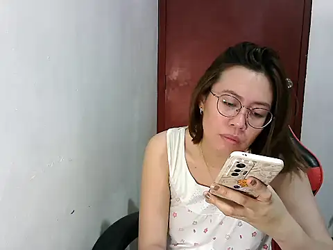 Snapshot of crizzybel chatting on February 15, 2025, 9:15 pm crizzybel online show from February 15, 2025, 9:15 pm