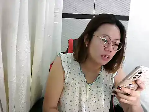 Snapshot of crizzybel chatting on March 20, 2025, 5:15 pm crizzybel online show from March 20, 2025, 5:15 pm