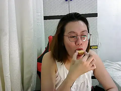 Snapshot of crizzybel chatting on March 21, 2025, 3:24 pm crizzybel online show from March 21, 2025, 3:24 pm