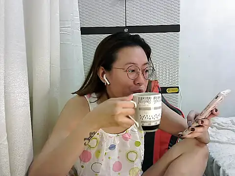 Snapshot of crizzybel chatting on March 22, 2025, 3:53 pm crizzybel online show from March 22, 2025, 3:53 pm