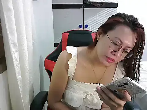 Snapshot of crizzybel chatting on September 13, 2025, 3:45 pm crizzybel online show from September 13, 2025, 3:45 pm