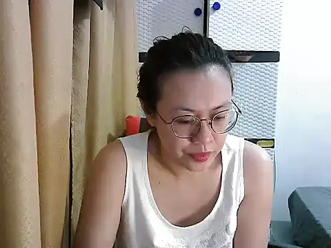 Snapshot of crizzybel chatting on October 22, 2025, 5:52 am crizzybel online show from October 22, 2025, 5:52 am