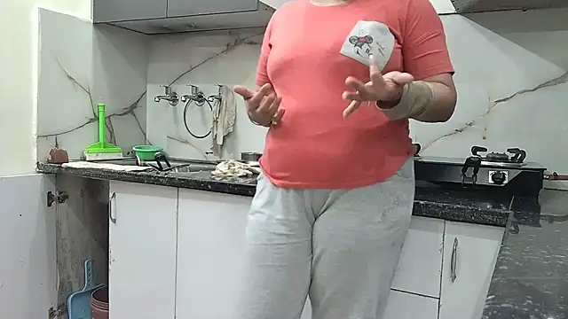 Zoya Varma004 online show from January 25, 2025, 7:49 am