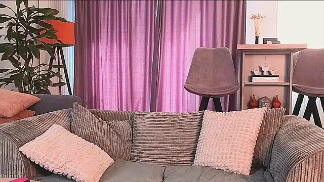 Snapshot of MayaCroft chatting on March 12, 2025, 7:24 am MayaCroft online show from March 12, 2025, 7:24 am