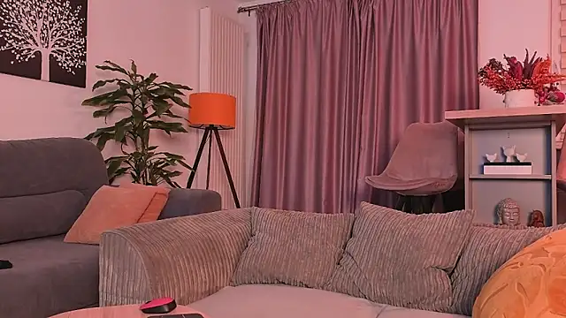 Snapshot of MayaCroft chatting on November 18, 2025, 6:23 pm MayaCroft online show from November 18, 2025, 6:23 pm