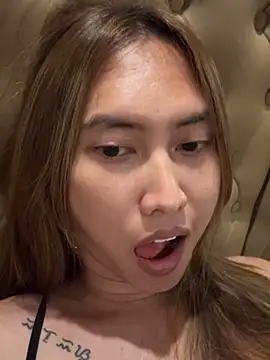 Snapshot of BombshellPH chatting on November 28, 2025, 4:42 pm BombshellPH online show from November 28, 2025, 4:42 pm