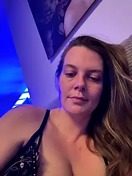 Snapshot of newMichelle chatting on December 15, 2025, 6:56 pm newMichelle online show from December 15, 2025, 6:56 pm