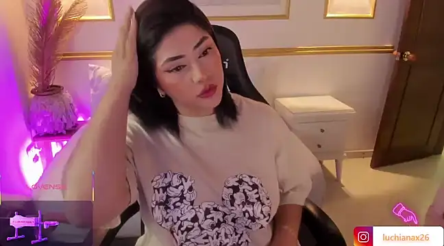 lucy26  online show from March 11, 2025, 2:21 am