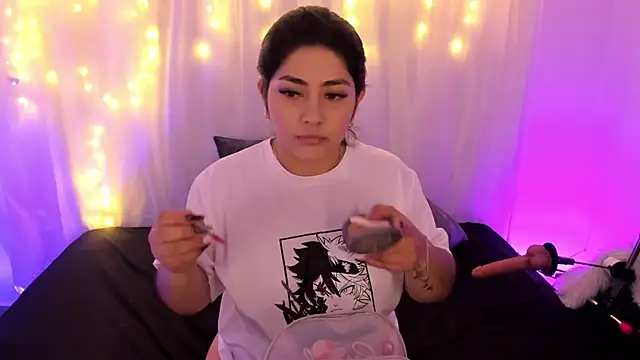 lucy26  online show from September 22, 2025, 2:13 am