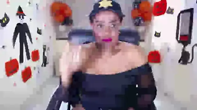 Snapshot of EvaFoxter chatting on October 28, 2025, 4:31 pm EvaFoxter online show from October 28, 2025, 4:31 pm