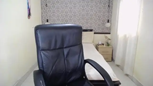 Snapshot of EvaFoxter chatting on November 6, 2025, 3:35 pm EvaFoxter online show from November 6, 2025, 3:35 pm