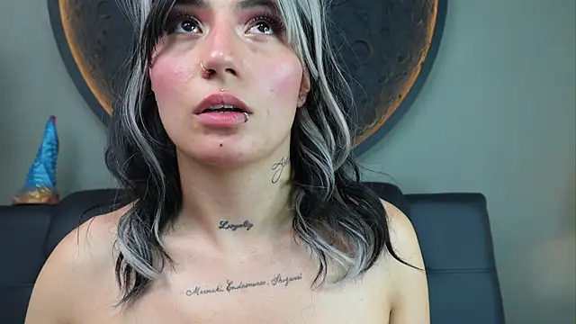 miss sharlotte18 online show from October 30, 2025, 5:57 pm