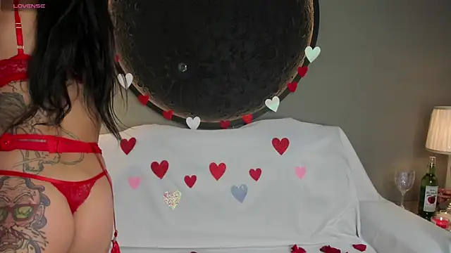 Snapshot of miss_vaiolette chatting on February 14, 2025, 11:10 am miss vaiolette online show from February 14, 2025, 11:10 am