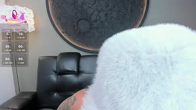 Snapshot of miss_vaiolette chatting on March 18, 2025, 11:08 am miss vaiolette online show from March 18, 2025, 11:08 am