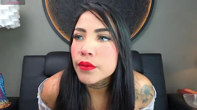 Snapshot of miss_vaiolette chatting on November 6, 2025, 11:11 am miss vaiolette online show from November 6, 2025, 11:11 am