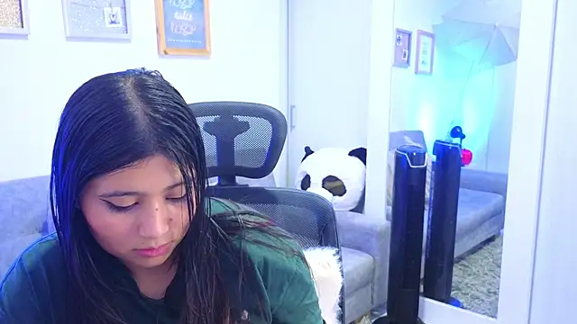 annylouis online show from November 15, 2025, 7:32 pm