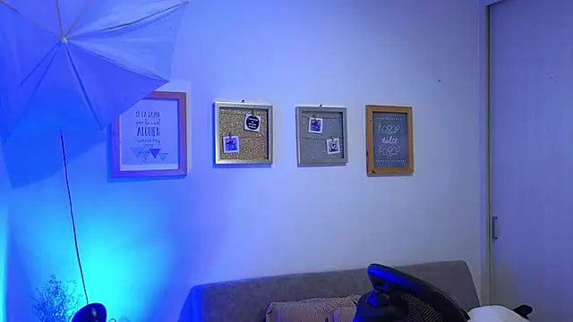 annylouis online show from November 21, 2025, 7:23 pm