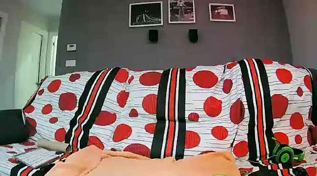 Snapshot of txan9876 chatting on February 2, 2025, 10:06 pm txan9876 online show from February 2, 2025, 10:06 pm