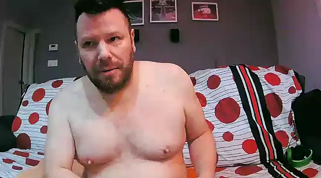 Snapshot of txan9876 chatting on February 19, 2025, 6:00 pm txan9876 online show from February 19, 2025, 6:00 pm