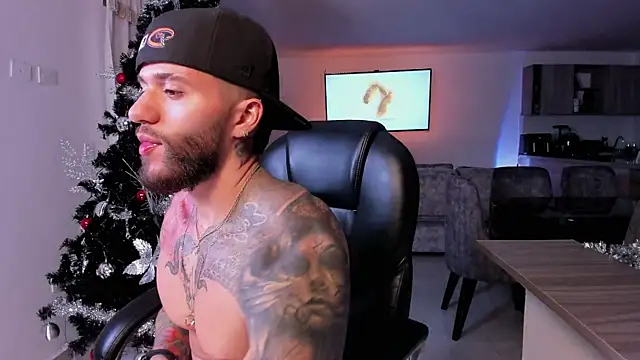 Snapshot of Frank_Farrell chatting on December 17, 2024, 11:05 pm Frank Farrell online show from December 17, 2024, 11:05 pm