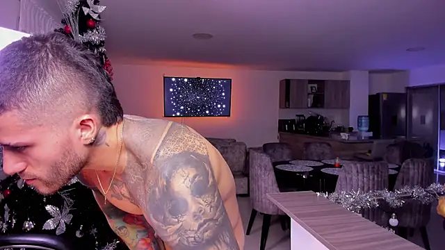 Snapshot of Frank_Farrell chatting on January 10, 2025, 12:49 am Frank Farrell online show from January 10, 2025, 12:49 am