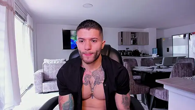 Snapshot of Frank_Farrell chatting on January 23, 2025, 8:35 pm Frank Farrell online show from January 23, 2025, 8:35 pm