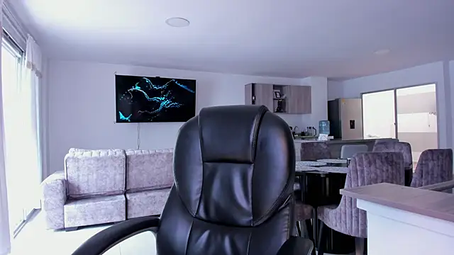 Snapshot of Frank_Farrell chatting on February 1, 2025, 8:26 pm Frank Farrell online show from February 1, 2025, 8:26 pm