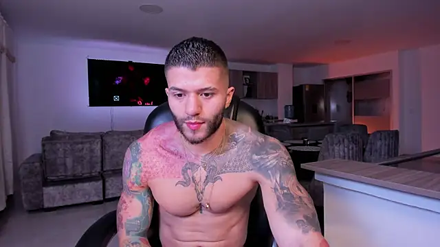 Snapshot of Frank_Farrell chatting on February 6, 2025, 4:42 am Frank Farrell online show from February 6, 2025, 4:42 am