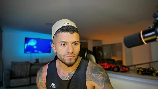 Snapshot of Frank_Farrell chatting on September 8, 2025, 10:53 pm Frank Farrell online show from September 8, 2025, 10:53 pm