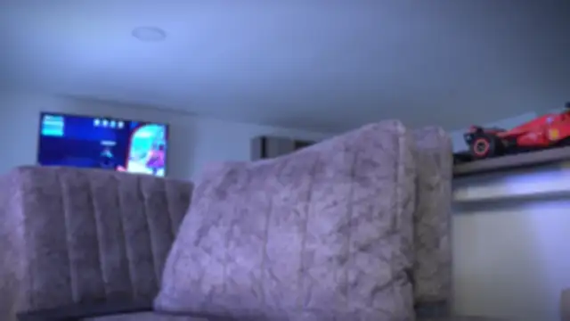 Snapshot of Frank_Farrell chatting on October 9, 2025, 7:56 pm Frank Farrell online show from October 9, 2025, 7:56 pm