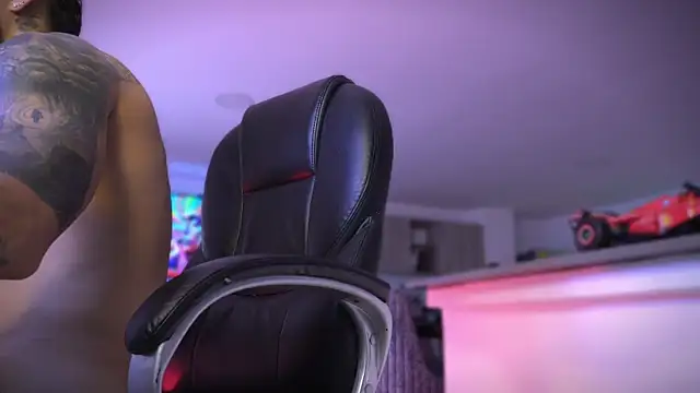 Snapshot of Frank_Farrell chatting on October 18, 2025, 9:04 pm Frank Farrell online show from October 18, 2025, 9:04 pm