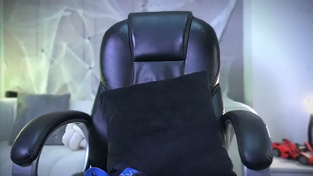 Snapshot of Frank_Farrell chatting on November 3, 2025, 9:27 pm Frank Farrell online show from November 3, 2025, 9:27 pm