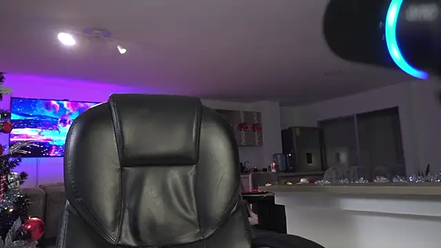 Snapshot of Frank_Farrell chatting on December 18, 2025, 3:56 am Frank Farrell online show from December 18, 2025, 3:56 am