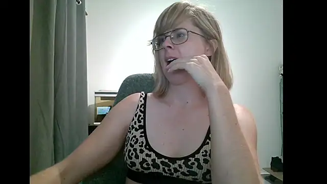 Snapshot of SavannaGirly chatting on February 12, 2025, 7:23 am SavannaGirly online show from February 12, 2025, 7:23 am