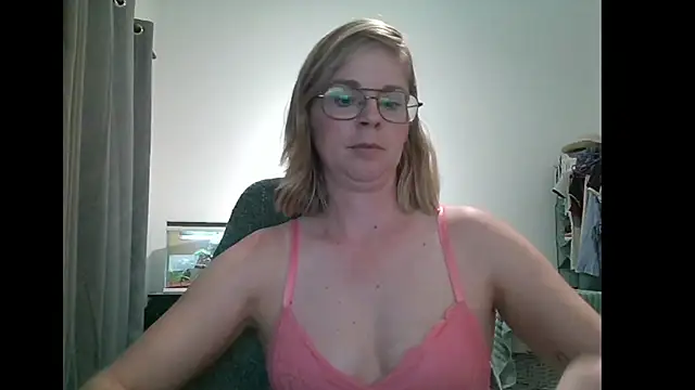 Snapshot of SavannaGirly chatting on February 23, 2025, 6:23 pm SavannaGirly online show from February 23, 2025, 6:23 pm