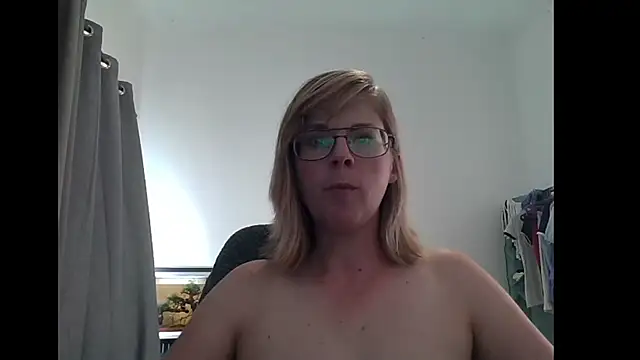 Snapshot of SavannaGirly chatting on March 6, 2025, 11:58 am SavannaGirly online show from March 6, 2025, 11:58 am