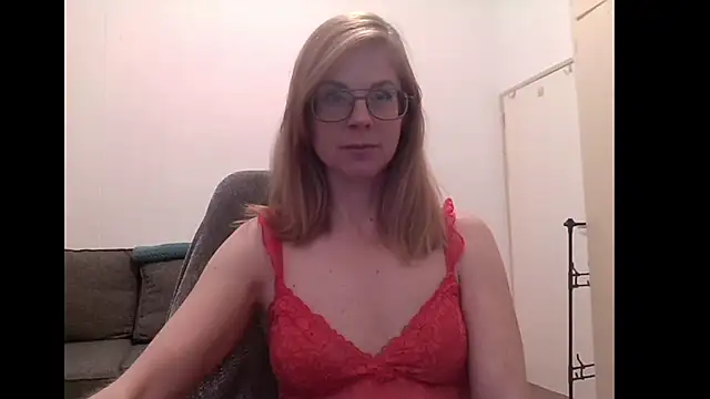 Snapshot of SavannaGirly chatting on September 16, 2025, 6:36 am SavannaGirly online show from September 16, 2025, 6:36 am
