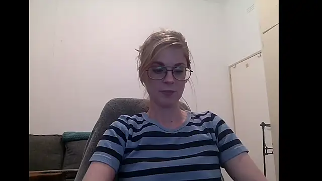 Snapshot of SavannaGirly chatting on September 17, 2025, 6:59 am SavannaGirly online show from September 17, 2025, 6:59 am