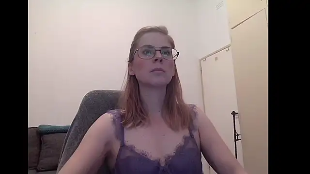 Snapshot of SavannaGirly chatting on September 19, 2025, 7:43 am SavannaGirly online show from September 19, 2025, 7:43 am