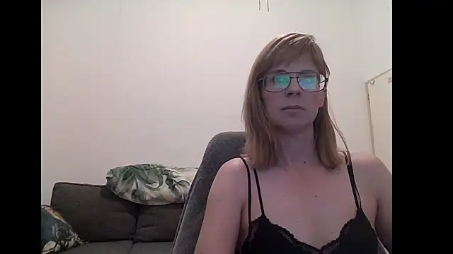 Snapshot of SavannaGirly chatting on October 8, 2025, 7:17 am SavannaGirly online show from October 8, 2025, 7:17 am