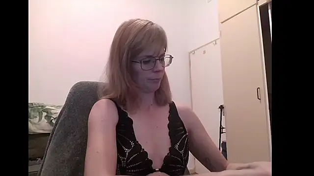 Snapshot of SavannaGirly chatting on October 10, 2025, 8:46 am SavannaGirly online show from October 10, 2025, 8:46 am