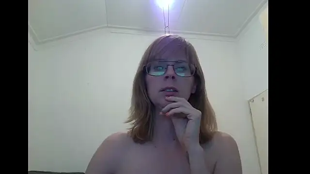 Snapshot of SavannaGirly chatting on October 14, 2025, 9:48 pm SavannaGirly online show from October 14, 2025, 9:48 pm