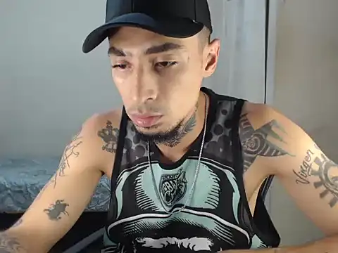 Snapshot of emiliano_hottt chatting on December 15, 2024, 4:37 pm emiliano hottt online show from December 15, 2024, 4:37 pm