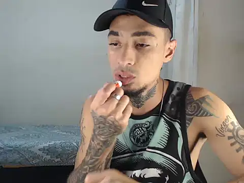 Snapshot of emiliano_hottt chatting on December 15, 2024, 7:53 pm emiliano hottt online show from December 15, 2024, 7:53 pm