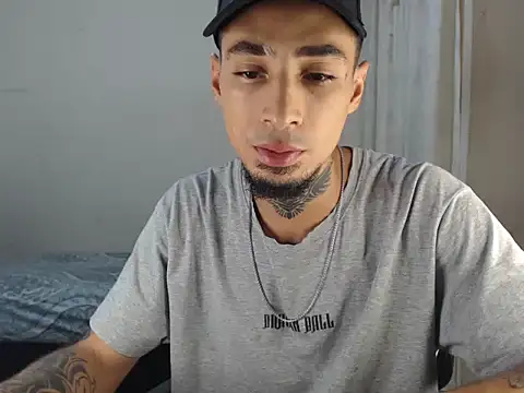 Snapshot of emiliano_hottt chatting on January 26, 2025, 7:20 pm emiliano hottt online show from January 26, 2025, 7:20 pm